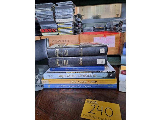 Lot 240 - lot boeken koningen van belgië - afbeelding 2 van  3