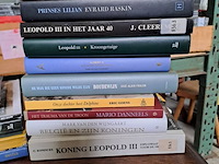 Lot 240 - lot boeken koningen van belgië - afbeelding 3 van  3