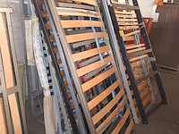 Lot 240 - lot lattenbodems en bedframes - afbeelding 1 van  4