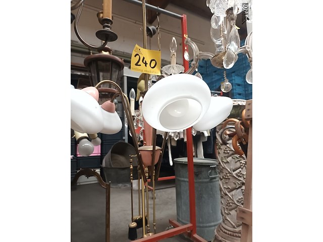 Lot 240 - luster vintage roze - afbeelding 3 van  3
