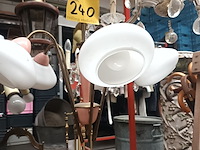 Lot 240 - luster vintage roze - afbeelding 3 van  3