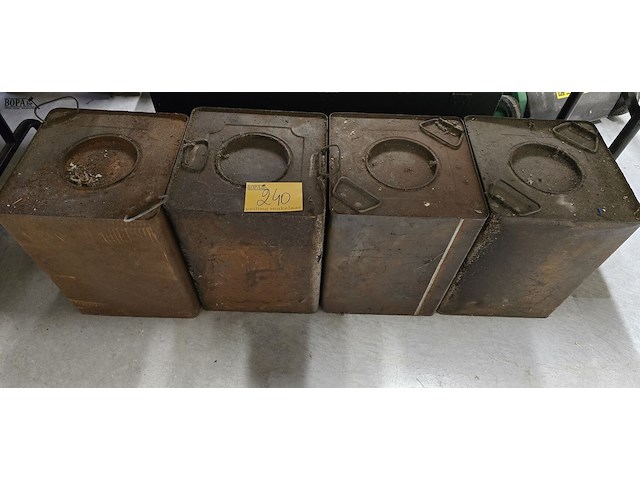 Lot 240 - oude blikken koffie 4 stuks - afbeelding 1 van  1