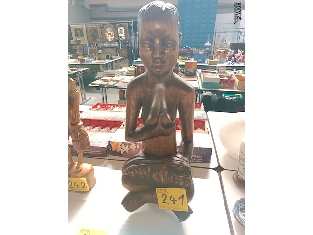 Lot 241 - afrikaans houten beeld - afbeelding 1 van  4
