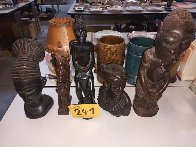Lot 241 - afrikaanse beelden. 5 stuks - afbeelding 1 van  4