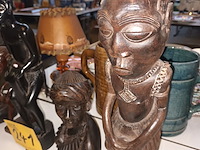 Lot 241 - afrikaanse beelden. 5 stuks - afbeelding 2 van  4