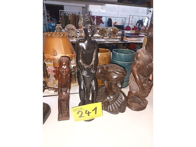 Lot 241 - afrikaanse beelden. 5 stuks - afbeelding 3 van  4