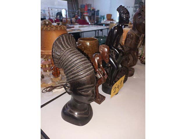 Lot 241 - afrikaanse beelden. 5 stuks - afbeelding 4 van  4