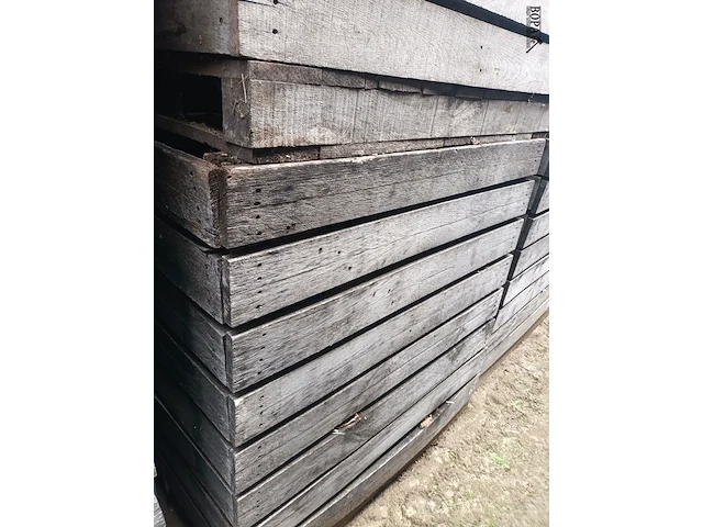 Lot 241 - houten kist met houtrestanten. 6 stuks - afbeelding 2 van  4