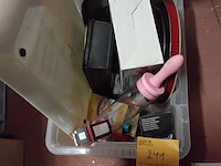 Lot 241 - lot bakgerief allerlei, weegschaal soenen - afbeelding 1 van  2