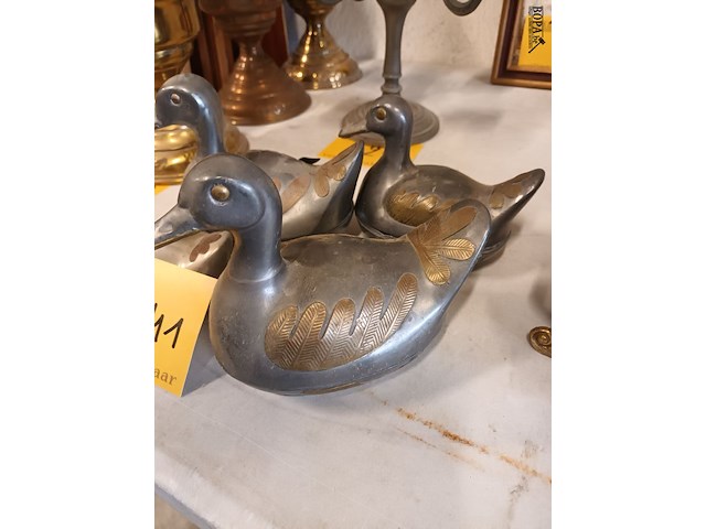 Lot 241 - metalen eenden. 4 stuks - afbeelding 2 van  4