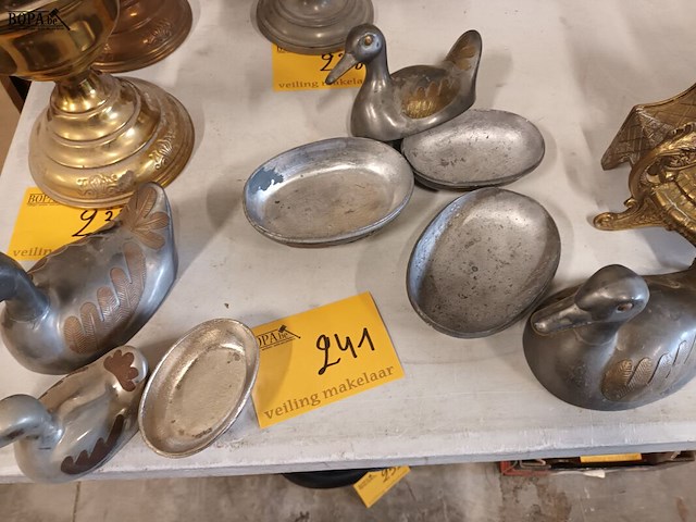 Lot 241 - metalen eenden. 4 stuks - afbeelding 4 van  4