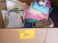 Lot 241 - nieuwe kinderkledij. 1 doos - afbeelding 1 van  2