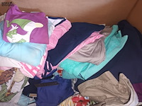 Lot 241 - nieuwe kinderkledij. 1 doos - afbeelding 2 van  2