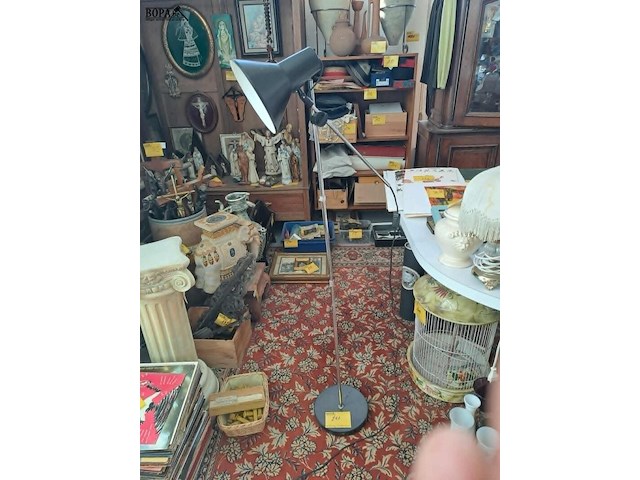 Lot 241 - vintage zwart en zilverkleurige vloerlamp uit de jaren 70 - afbeelding 1 van  3