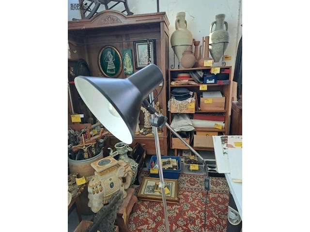 Lot 241 - vintage zwart en zilverkleurige vloerlamp uit de jaren 70 - afbeelding 2 van  3