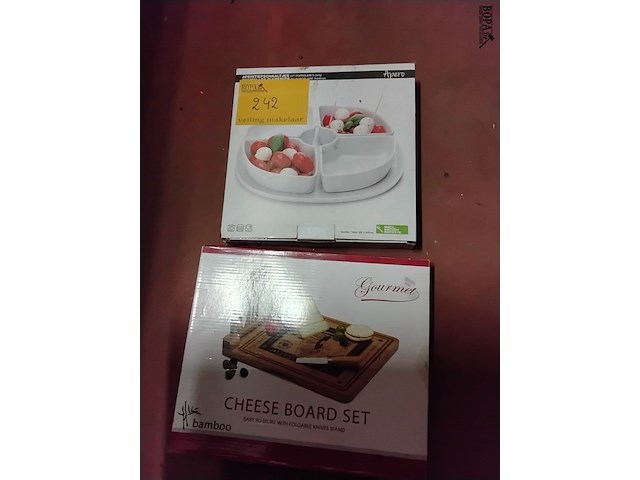 Lot 242 - aperitief schaaltjes en kaasbord nieuw - afbeelding 1 van  1