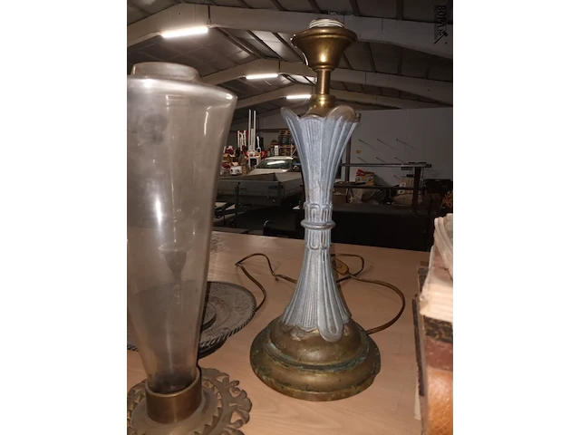 Lot 242 - art deco lamp en vazen. 3 stuks - afbeelding 2 van  3