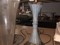 Lot 242 - art deco lamp en vazen. 3 stuks - afbeelding 2 van  3