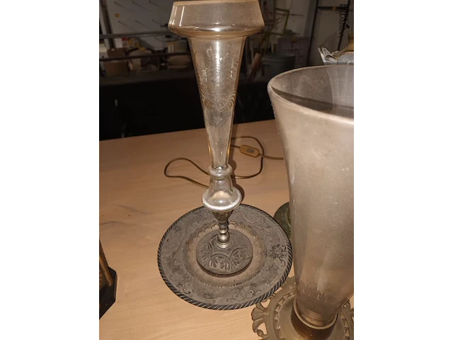 Lot 242 - art deco lamp en vazen. 3 stuks - afbeelding 3 van  3
