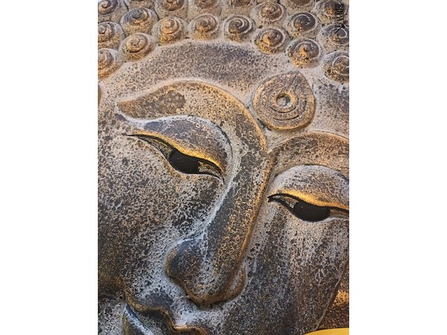 Lot 242 - boeddha op houten paneel - afbeelding 3 van  3