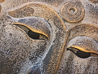 Lot 242 - boeddha op houten paneel - afbeelding 3 van  3