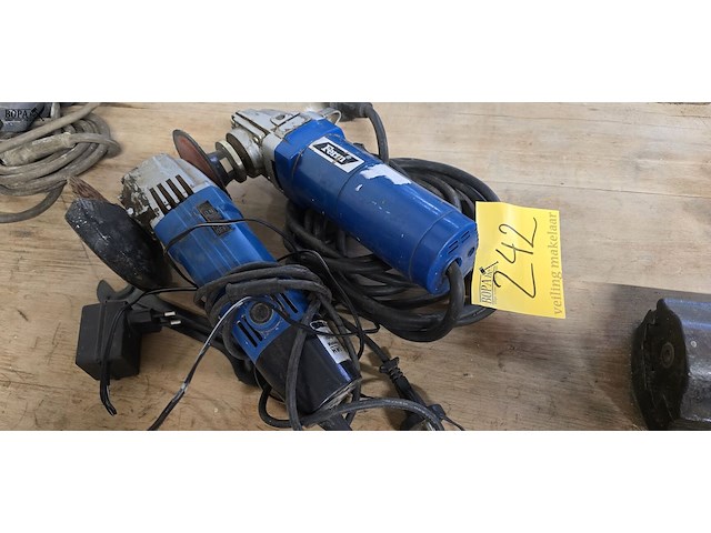 Lot 242 - haakse slijper, 2 stuks - afbeelding 1 van  5