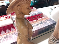 Lot 242 - houten beeld visser - afbeelding 2 van  3