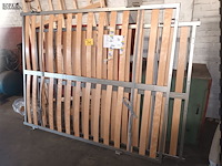 Lot 242 - lattenbodems. 2 stuks - afbeelding 1 van  2