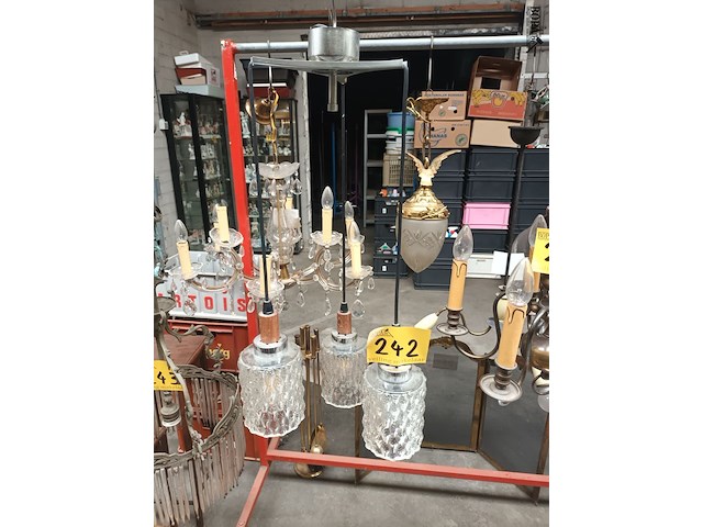 Lot 242 - retro hanglampen - afbeelding 1 van  3
