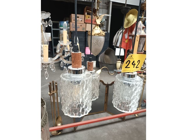 Lot 242 - retro hanglampen - afbeelding 2 van  3