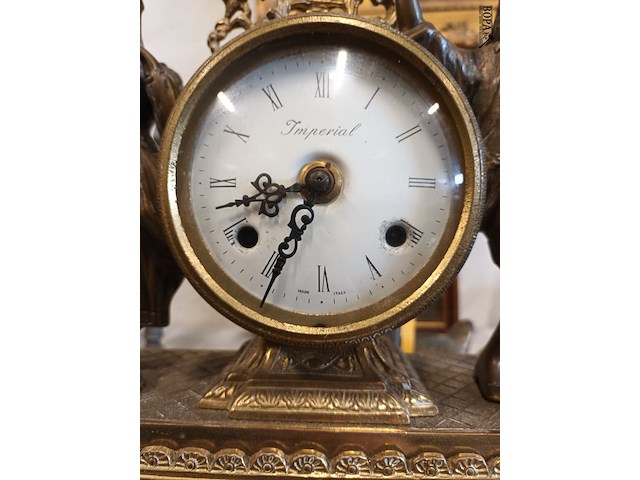 Lot 242 - schouwgarnituur in koper - afbeelding 2 van  6