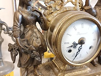 Lot 242 - schouwgarnituur in koper - afbeelding 3 van  6