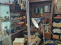 Lot 242 - vintage industrieel model zilverkleurige vloerlamp - afbeelding 3 van  4