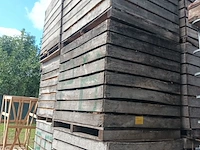 Lot 243 - houten kist met houtrestanten. 6 stuks