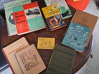 Lot 243 - lot oude boeken techniek, elektronica, landkunde - afbeelding 1 van  1