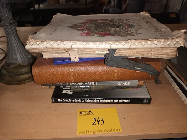 Lot 243 - oude boeken. 9 stuks - afbeelding 1 van  7