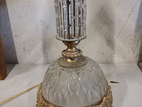 Lot 243 - tafellamp in glas en messing - afbeelding 3 van  3