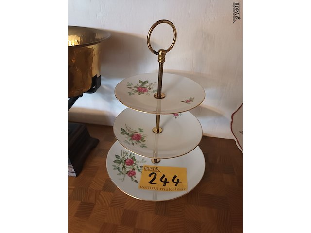 Lot 244 - etagère bavaria - afbeelding 1 van  4