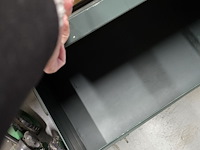 Lot 244 - groen metalen leger koffer - afbeelding 2 van  2