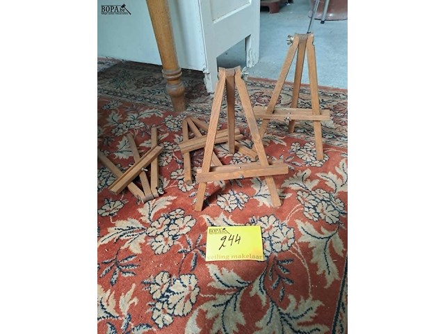 Lot 244 - houten kaderhouders voor op kast: schildersezeltjes hoogte c - afbeelding 1 van  2