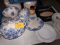 Lot 244 - huisraad en servies. 11 stuks - afbeelding 1 van  6