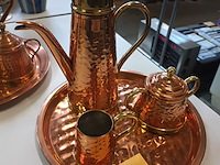 Lot 244 - koffiestel in koper. 2 stuks - afbeelding 3 van  5