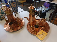 Lot 244 - koffiestel in koper. 2 stuks - afbeelding 5 van  5