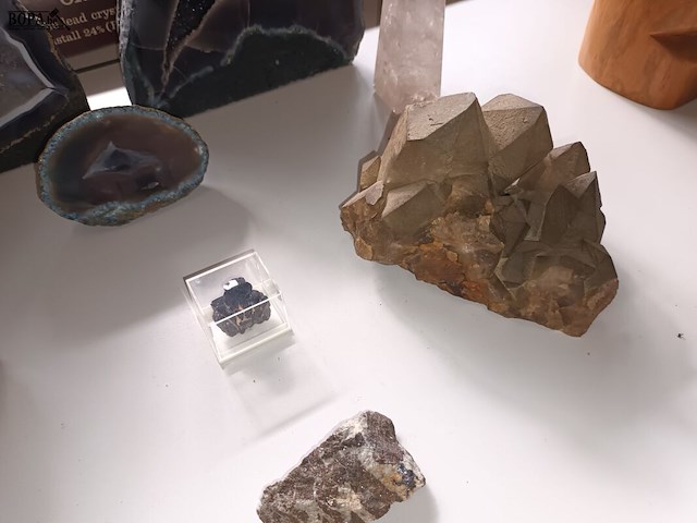 Lot 244 - mineralen en stenen. 16 stuks - afbeelding 3 van  8