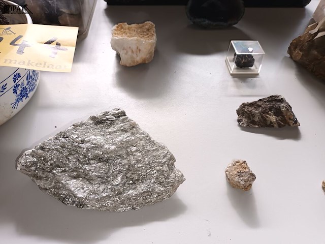 Lot 244 - mineralen en stenen. 16 stuks - afbeelding 4 van  8
