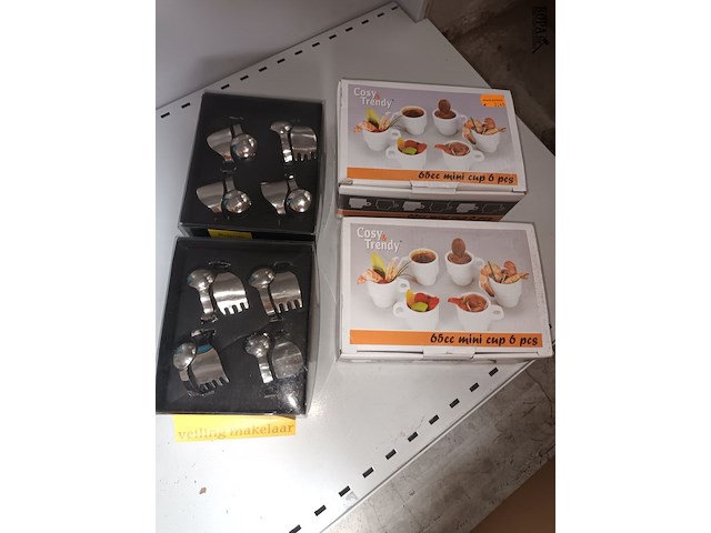 Lot 245 - amusepotjes en lepels - 4 doosjes - afbeelding 2 van  4