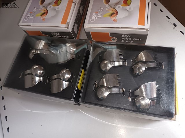 Lot 245 - amusepotjes en lepels - 4 doosjes - afbeelding 3 van  4