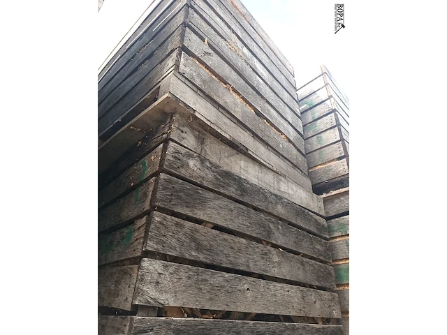 Lot 245 - houten kist met houtrestanten. 6 stuks - afbeelding 1 van  3
