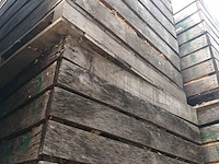 Lot 245 - houten kist met houtrestanten. 6 stuks