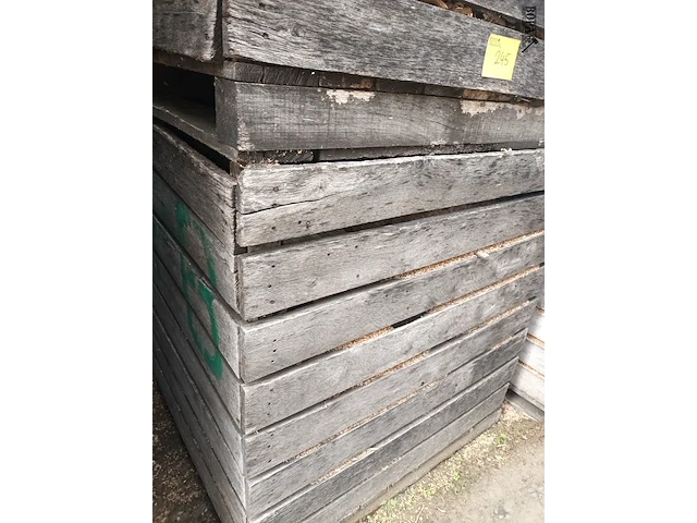 Lot 245 - houten kist met houtrestanten. 6 stuks - afbeelding 2 van  3